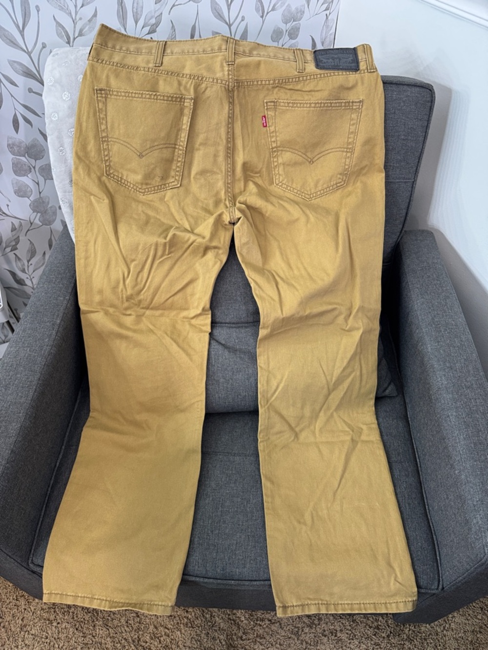 Levi's Straight Leg Jeans in Mustard